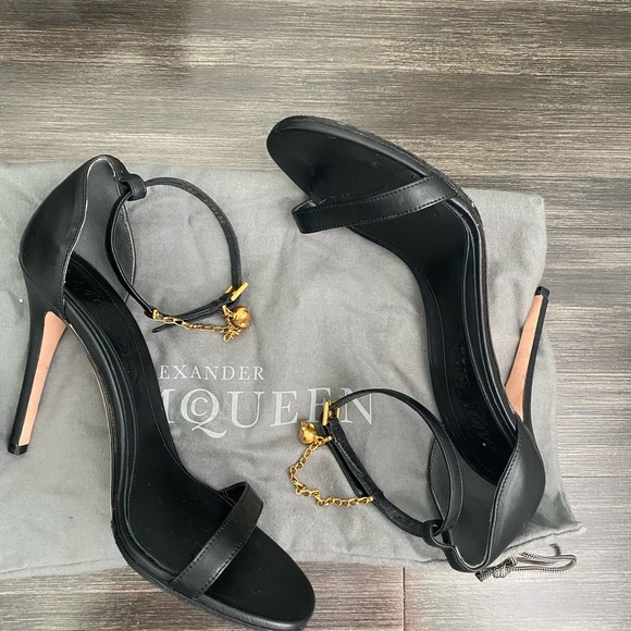 Alexander McQueen Strap Sandal. - Picture 8 of 10